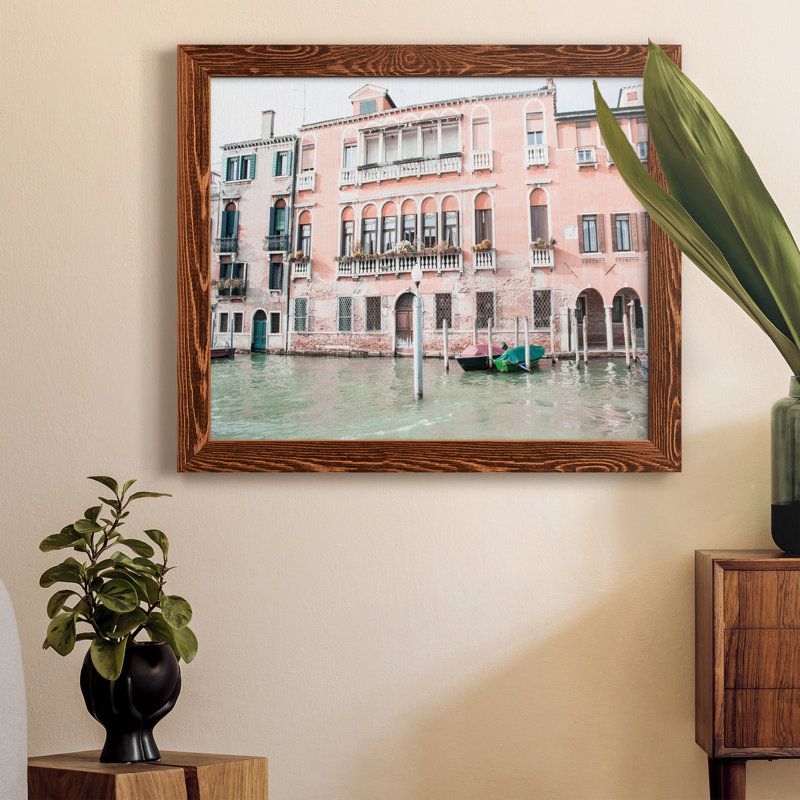 Canal Building I - Reproduction d'art sur toile encadrée, H 24 po x l 18 po x P 1,5 po, Érable