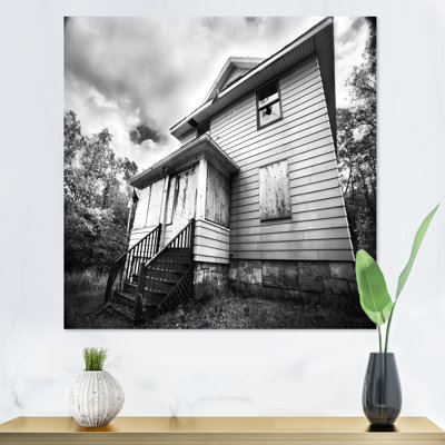 " Broken Down Abandoned House "