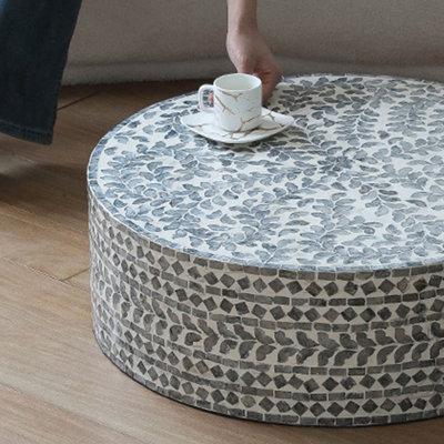 Table basse en bois de style français
