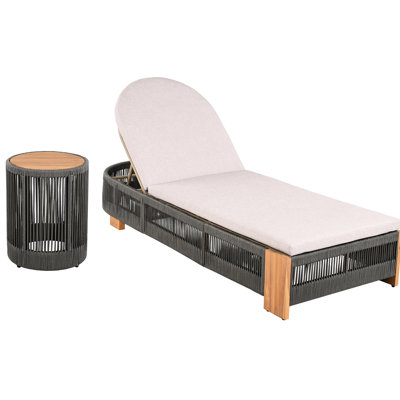 Méridienne: méridienne avec corde grise, table d'appoint tissée ajustable et compacte, corde confortable près de la piscine pour la terrasse: coussins en bois d'aspect meuble, conception portative