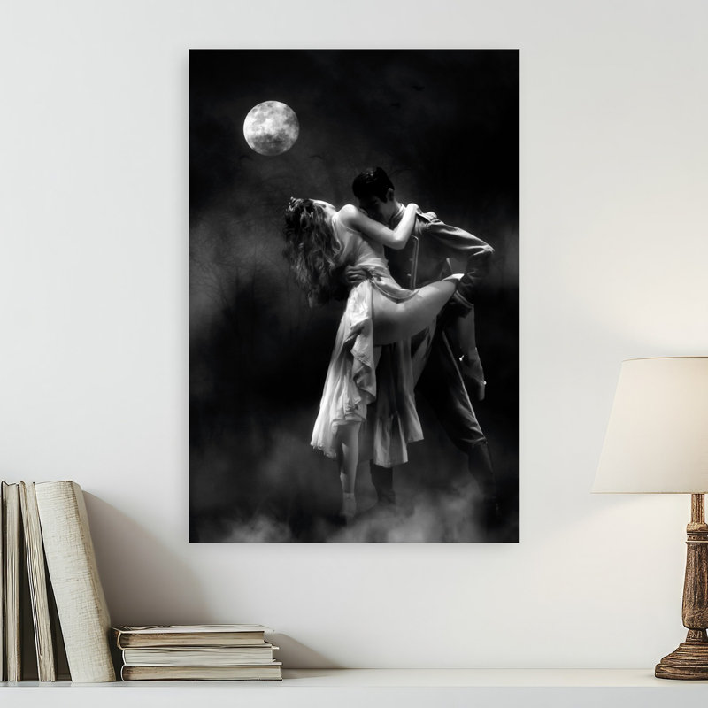 Impression d'art mural classique et élégante représentant une danse au clair de lune dans un paysage naturel dramatique.