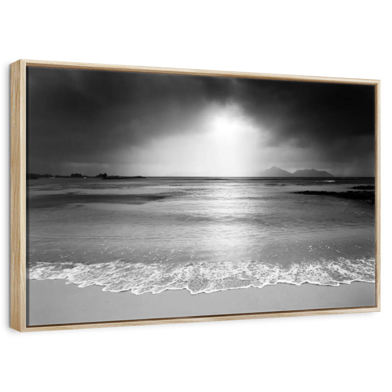 Plage noire et blanche, Cadre flottant en bois naturel, 31 po x 21 po