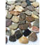 Mélange de mosaïque de galets plats de couleur foncée 12 po x 12 po