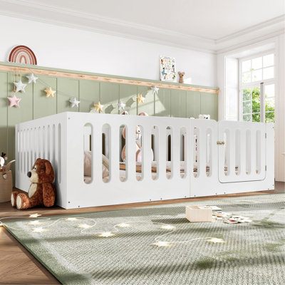 Lit grand format avec clôture haute pour enfants, lit Montessori pour enfants en bois massif avec porte, profil bas et conception sans sommier
