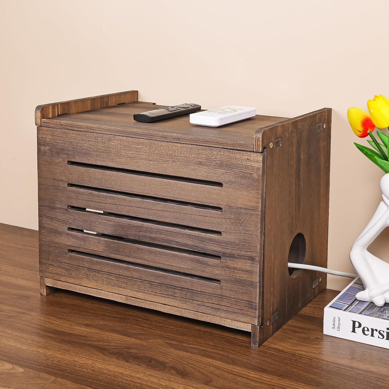 XIANGXIELISHE The Router Is Covered With An Organized Power Strip Cable ...