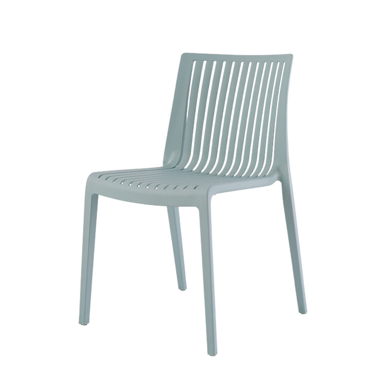 Ensemble de deux chaises d'appoint d'extérieur empilables en plastique bleu bébé