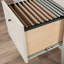 Bureau en L avec finition blanche, surface spacieuse et rangement organisé pour une installation de bureau à domicile efficace