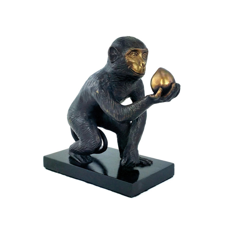 Figurine Pétersbourg tenant une pêche de longévité