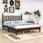 Lit plateforme rétro en bois avec tête de lit en forme de gourde-490590130-474633675