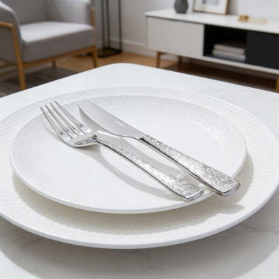 Ensemble 65 pièces d'argenterie martelée avec ustensiles de service, ensemble de couverts de qualité supérieure en acier inoxydable 18/10, conception à poignée ondulée unique, poli miroir et lavable au lave-vaisselle, service pour 12
