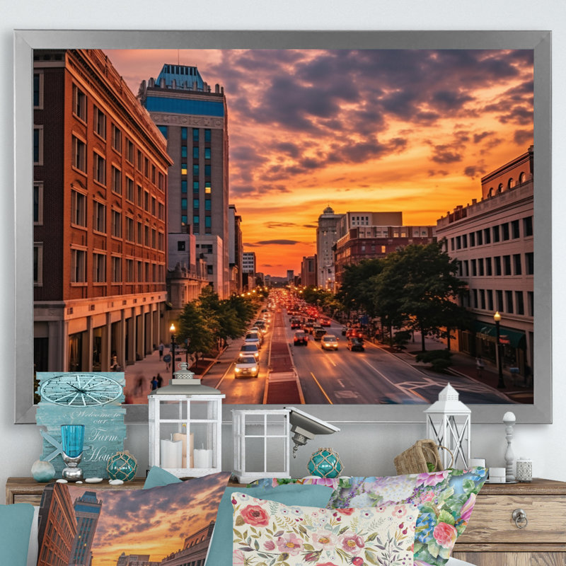 «Vibrant Street Life And Urban Energy» sur toile, H 12 po x l 20 po x P 1 po, Cadre photo argenté