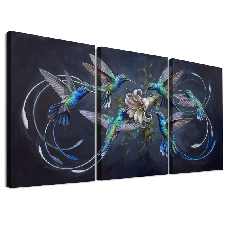 Colibri irisé bleu autour de fleurs crème, ensemble de 3 toiles, H 18 po x l 12 po x 3 pièces