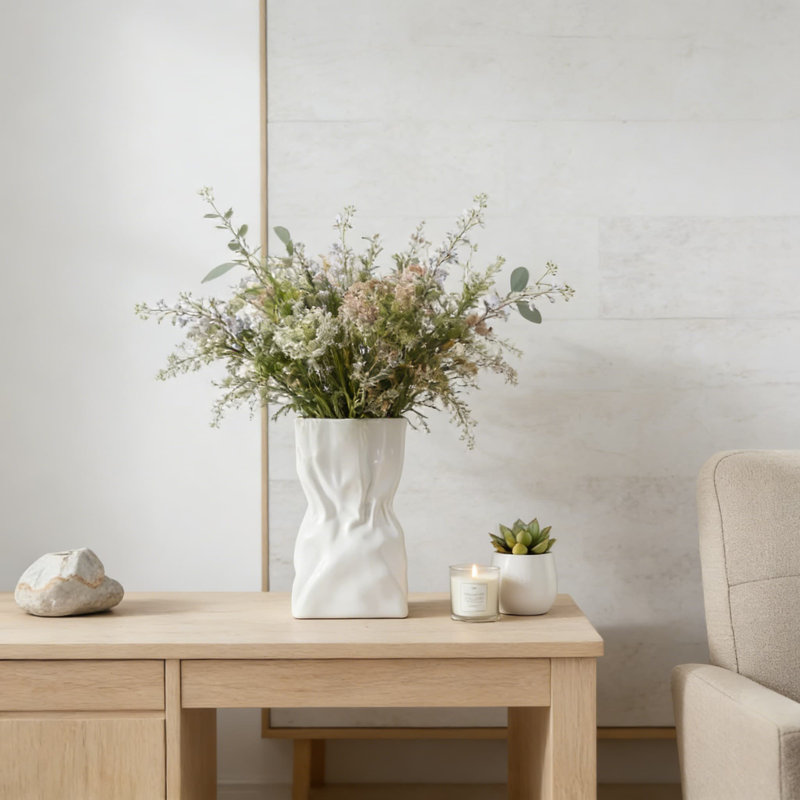 Vase sac en papier de céramique avec texture froissée - décor moderne Wabi Sabi pour grands bouquets de fleurs, herbe de pampa et centres de table