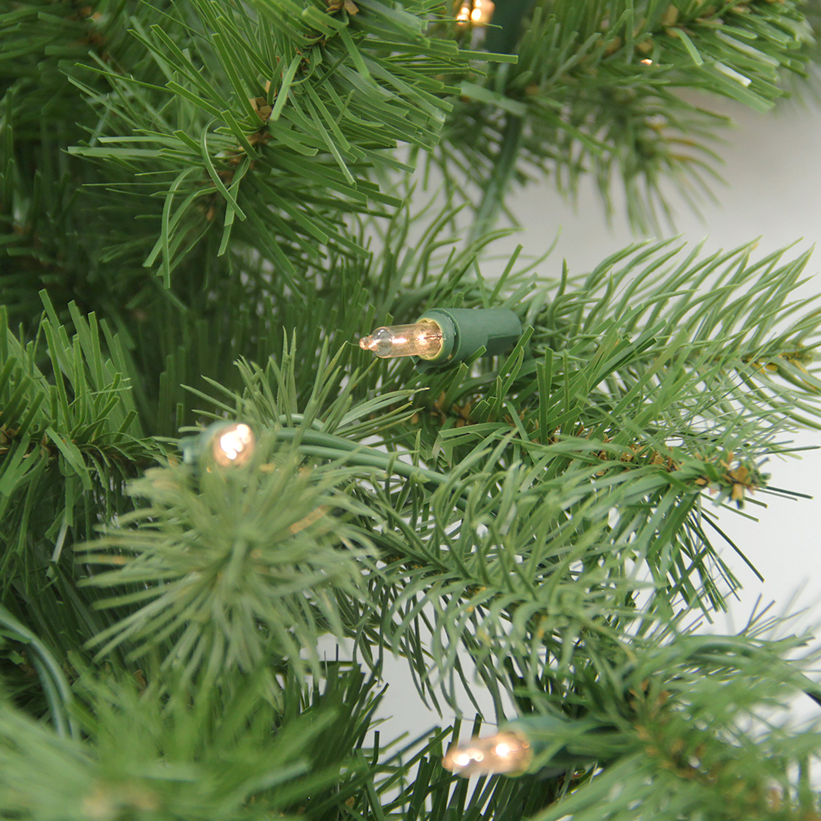 30" Pre-Lit Fir Wreath