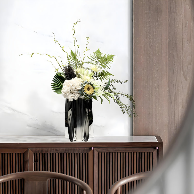 Ornements de fleurs simulées