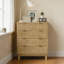 Commode moderne à 4 tiroirs avec façades cannelées et poignées dorées pour un rangement élégant dans la chambre à coucher.-1521393475