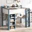 Lit mezzanine double en bois avec tablettes de rangement intégrées, portemanteaux et bureau