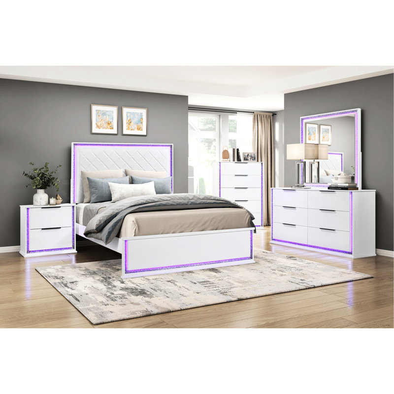 Très grand lit blanc avec tête de lit tapissier à DEL 8 couleurs, lit contemporain et décoration en similicuir