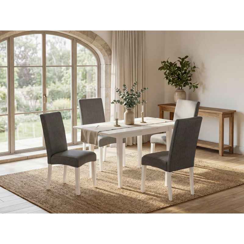 L'ensemble de mobilier de salle à manger 5 pièces comprend une table rectangulaire en bois avec feuille papillon et 4 chaises de salle à manger Parson en tissu gris, 32 x 54 pouces, blanc lin