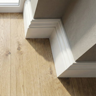 Plinthe 6 pièces pour plancher et murs 9/16 po X P 5 1/4 po X P 96 po L 48 po. Total