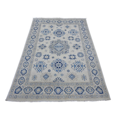 Tapis oriental blanc perle 4 pi 7 po x 6 pi 5 po, style rétro avec éléments floraux géométriques, 100% laine, noué à la main, colorants naturels, tapis oriental