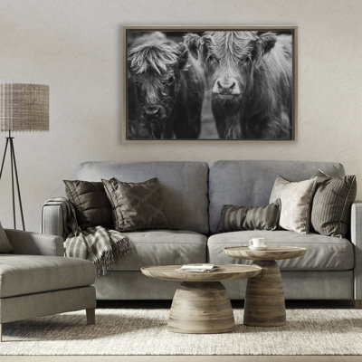 Visage de vache sur un cadre flottant de ferme, design par Amy Carroll
