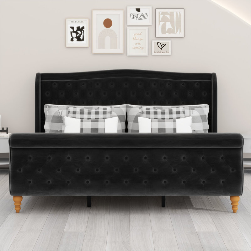 Base de lit plateforme avec tête de lit à oreilles capitonnée et pied de lit-bateau pour une élégance intemporelle dans la chambre à coucher