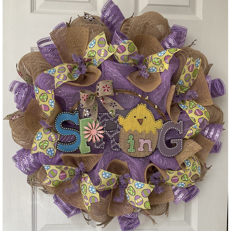 Couronne de printemps avec poussin de Pâques