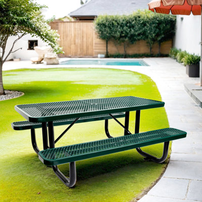 Table de pique-nique rectangulaire extérieure de 1,83 m (6 pi) avec structure en acier robuste et mât de parasol, pour une utilisation à long terme, spacieuse et confortable avec sa largeur de 150,6 cm (59,27 po), en métal facile à nettoyer, s'adapte à divers espaces et est stable.
