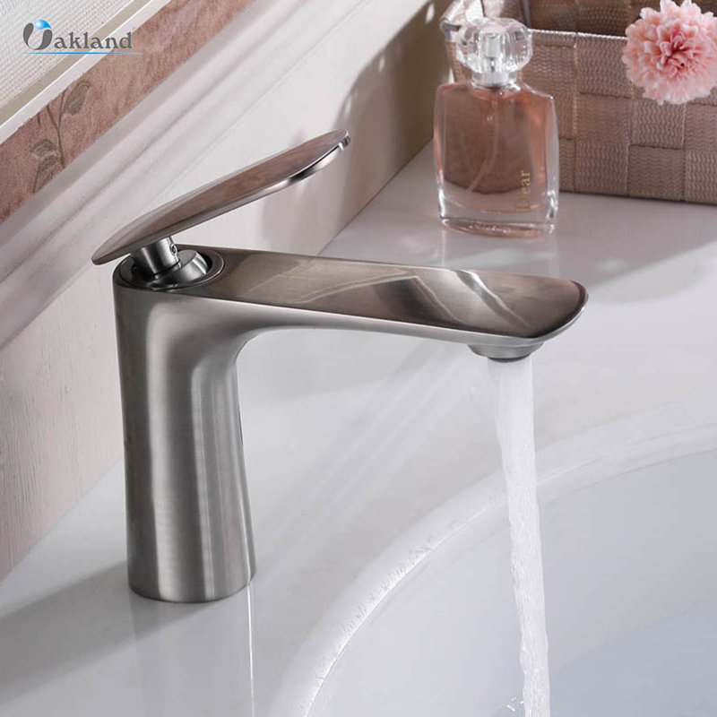 Single-Hole Single-handle Bathroom Faucet with Drain Assembly, Brushed Nickel