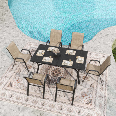 Ensemble de salle à manger 7 pièces pour patio, table rectangulaire en métal à grain de bois 63 po x 38 po avec trou pour parasol, 6 chaises ergonomiques en textilène imperméables, structure antirouille