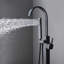 Robinet de baignoire à fixation au sol en laiton avec douche à main et design attrayant - baignoire noire matte