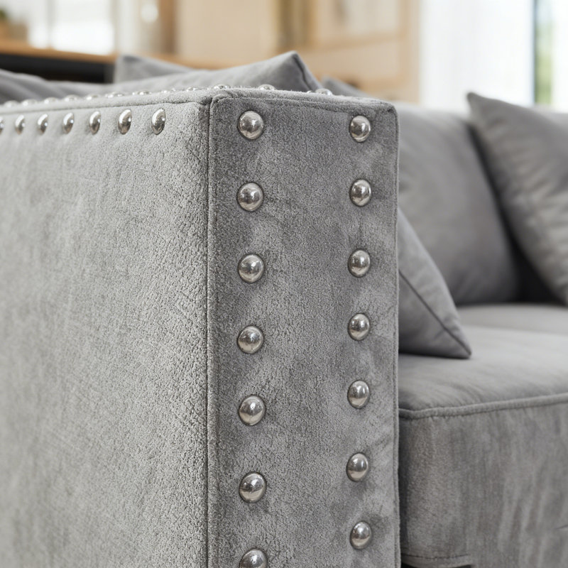 Canapé de salon moderne avec accoudoirs carrés décorés de clous argentés et revêtement en velours gris, Gris