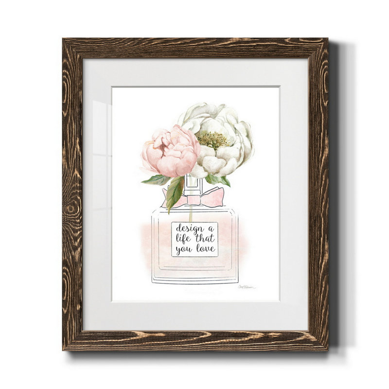 Douces pivoines I - Cadre photo, reproduction d'art sur papier, H 24 po x l 18 po x P 1,5 po, Noyer