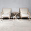 Chaise d'appoint française avec structure en bois traditionnelle, revêtement en lin et finition patinée pour une décoration intérieure intemporelle