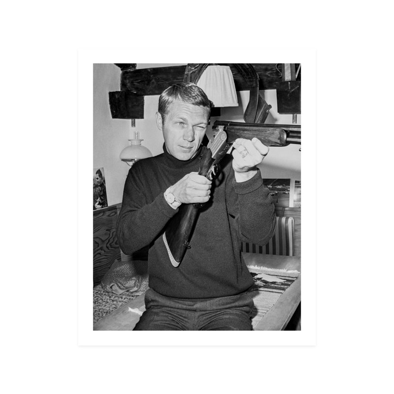 Carabine de chargement Steve Mcqueen 19 po x 25,5 po à édition ouverte encadrée, Sans cadre, L 8 po x H 10 po