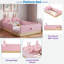 Lit plateforme tapissier avec coussins en forme d'animaux et sacs de rangement-1703108802