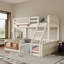 Lit simple superposé au-dessus de grand lit simple avec échelle et garde-corps, panneau perforé et bibliothèque, beige-458575926