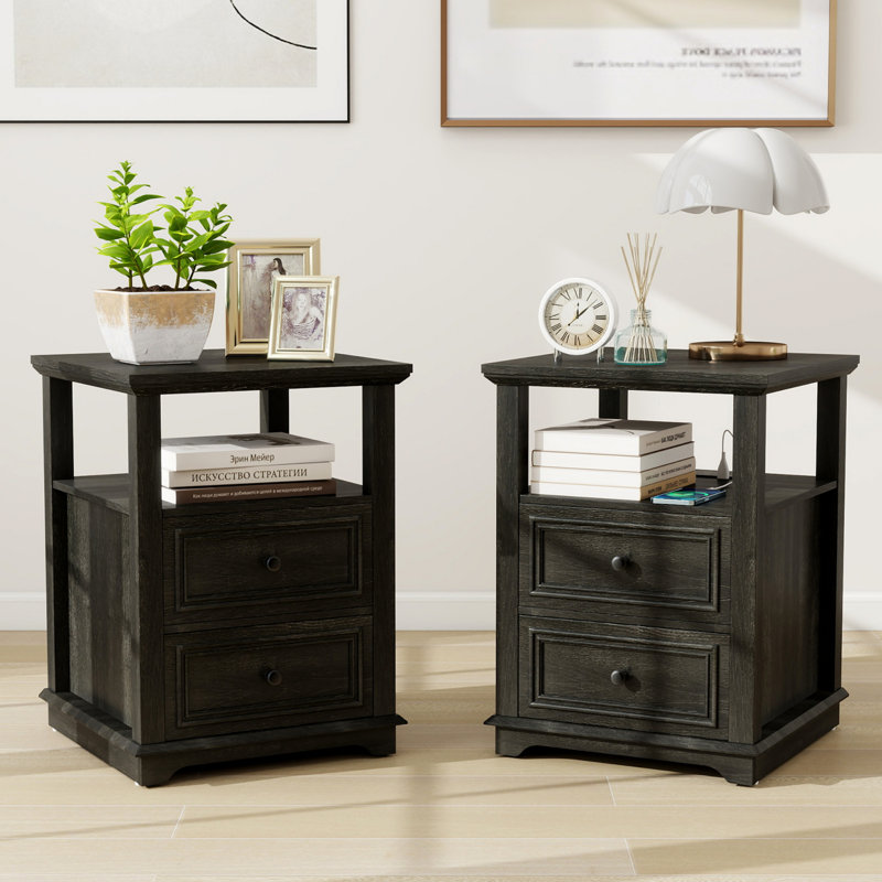 Table de chevet de 18 pouces de largeur avec station de charge, table d'appoint avec tablette ouverte, commode en bois à 2 tiroirs, table de bout pour la chambre à coucher et le salon