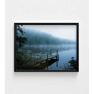 Art mural Calm Lake - lumière douce, brouillard de forêt brumeux