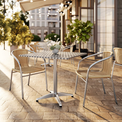 Table carrée en aluminium 3 pièces 27,5 po avec 2 chaises en rotin Skovde