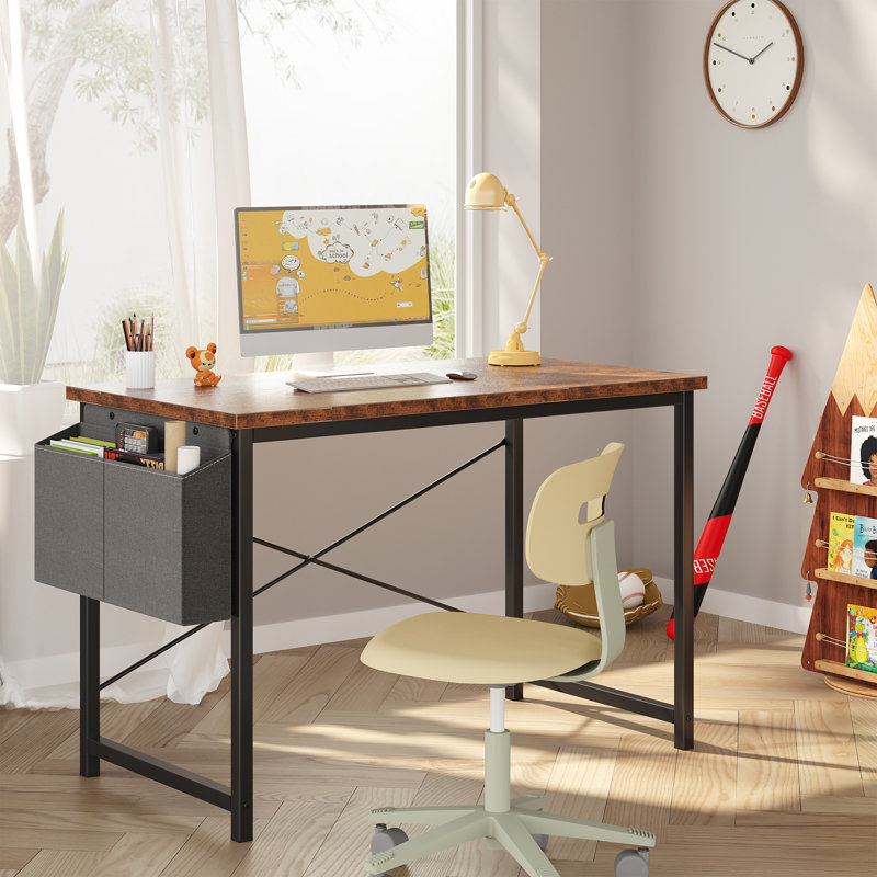 Bureau d'ordinateur de 44 po avec structure en métal, surface imperméable et sac de rangement - idéal pour le bureau, Brun