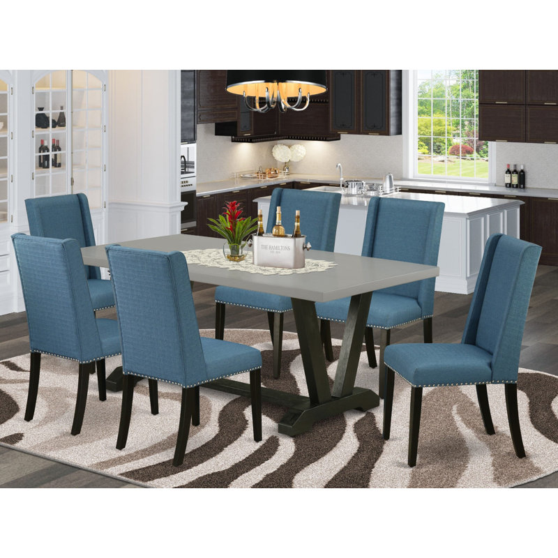 Ensemble de 7 pièces avec un magnifique plateau de table rectangulaire couleur ciment et 6 chaises de salle à manger parsons bleu minéral avec têtes de clou et dossier de chaise élégant, finition noire brossée