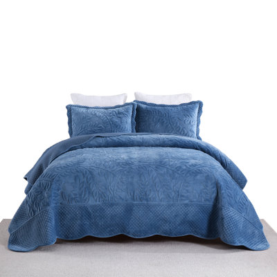 Marcielo Oversized Embroidered Velvet Quilt Set With 2 Pillow Shams