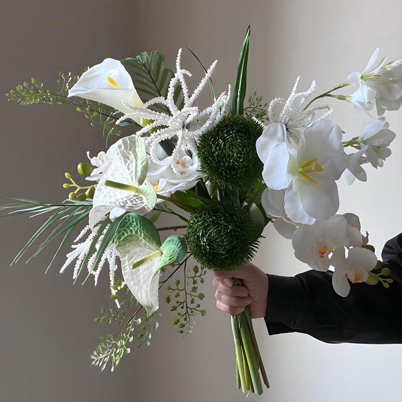 Ornements de fleurs simulées