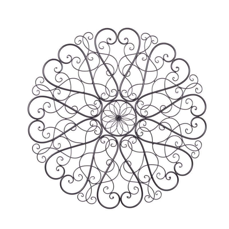 Décoration murale ronde en métal à volutes ornées de rosettes