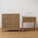 Commode 3 tiroirs avec structure en bois massif et détails cannelés
