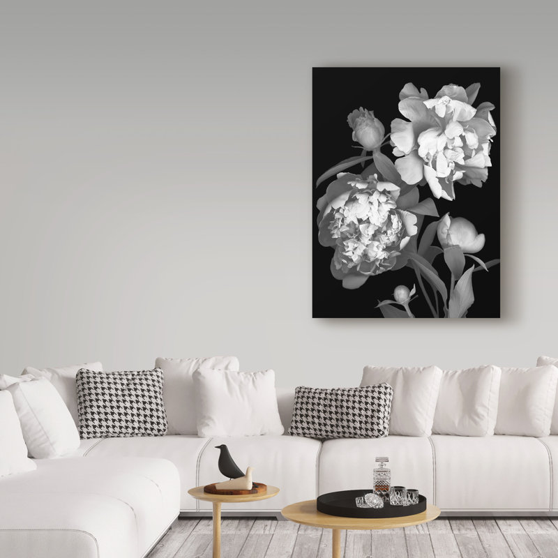 «Pivoine noire et blanche» par Dosta, impression sur toile tendue, H 24 po x l 18 po x P 2 po