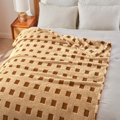 Grid Pattern Fluffy Blanket