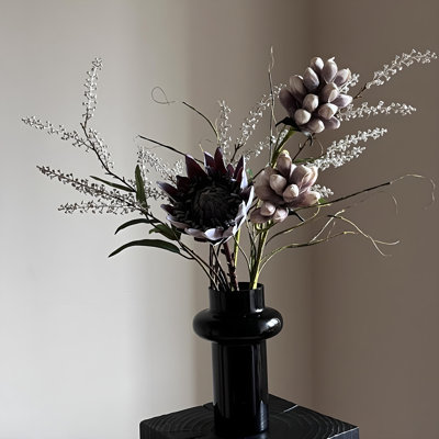 Ornements de fleurs simulées